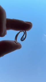 Anillo Juana de oro blanco 18K y zafiro