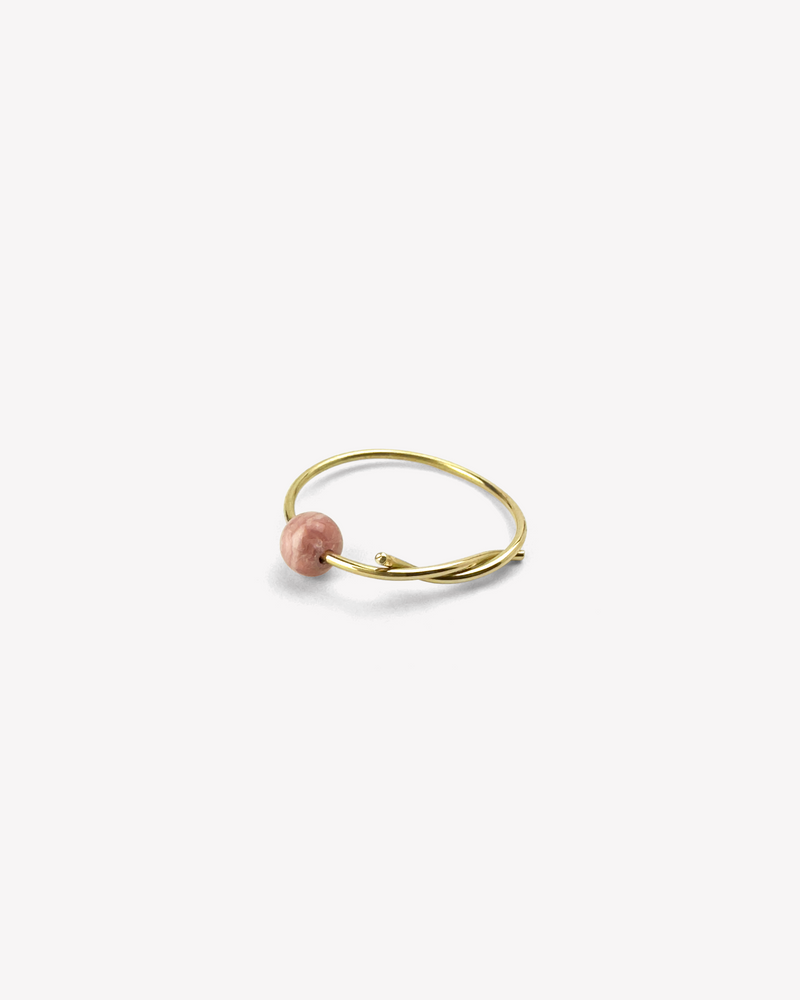 Ama ring in yellow gold and rhodochrosite