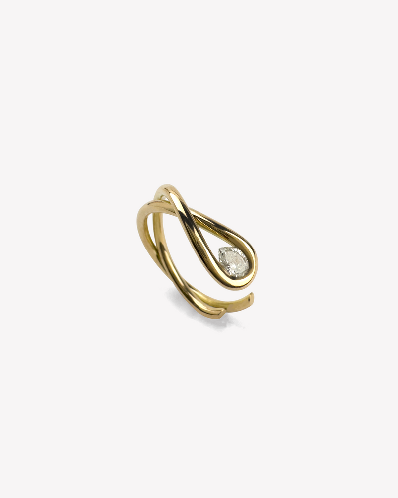 Anillo Juana de oro amarillo 18K y diamante talla pera